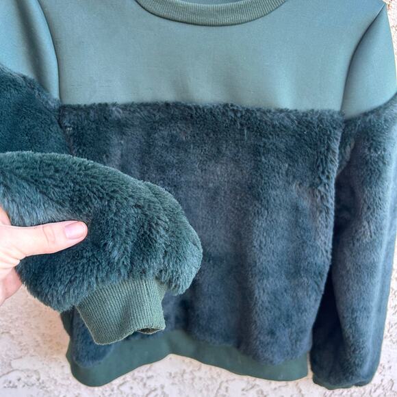 Deep Green Faux Fur Sweater Size Medium - Picture 3 of 3